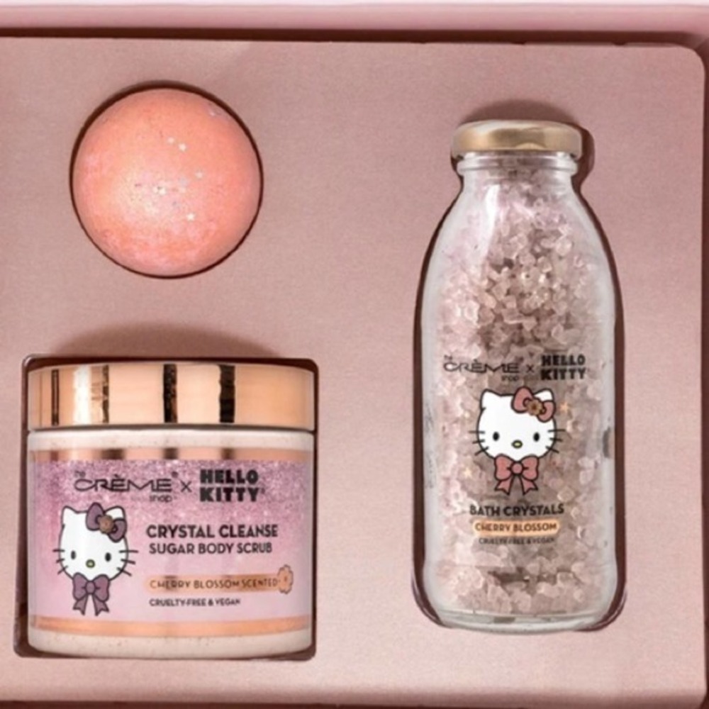 The Creme Shop x Hello Kitty Lovely Luxury Spa Set (Cherry Blossom Scented)